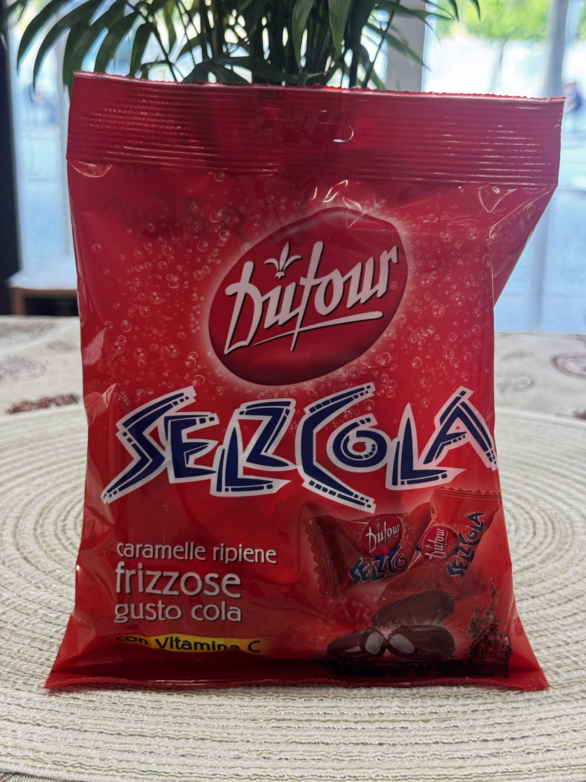 Dufour Selz Cola Šumivé plněné karamely s příchutí koly a vitamínem C (Caramelle ripiene frizzose gusto cola con Vitamina C)