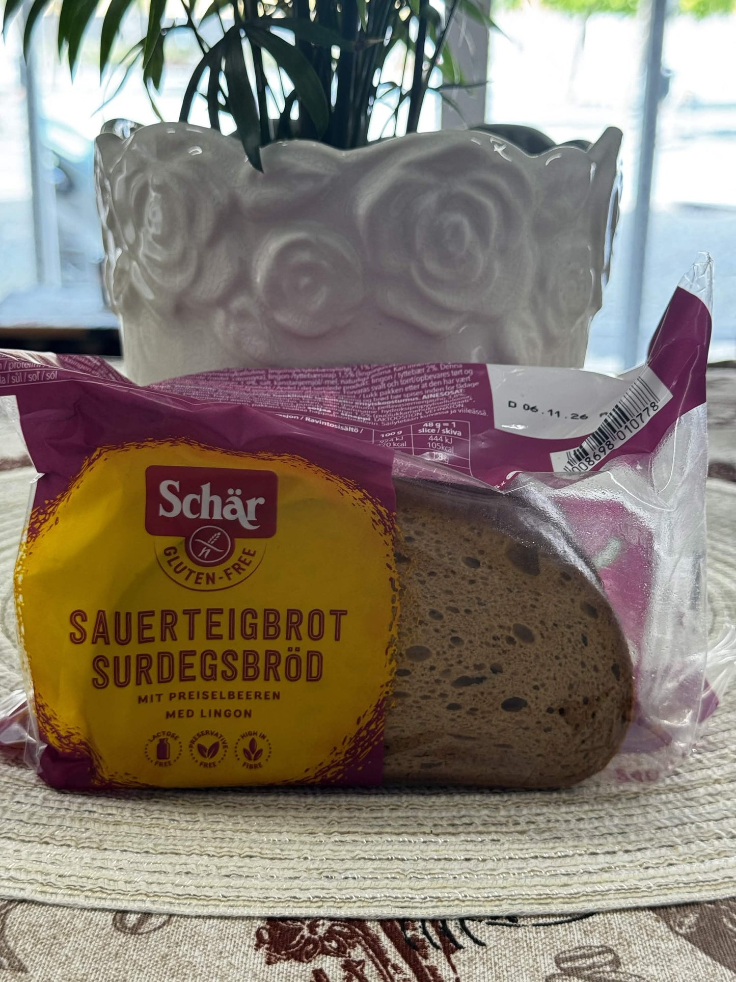 Schär Bezlepkový kváskový chléb s brusinkami (Sauerteigbrot mit Preiselbeeren) 240 g